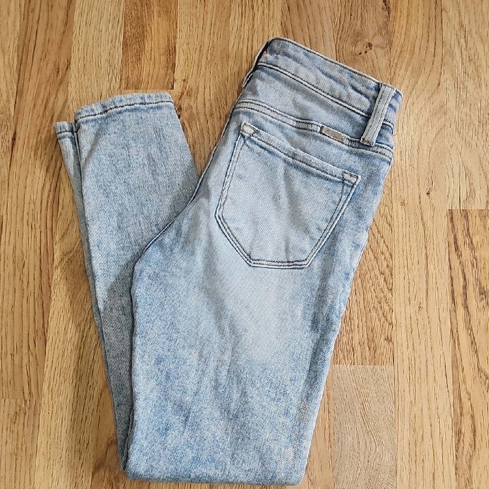 KanCan Light Wash Straight Leg Jeans, Button Up, Distressed.